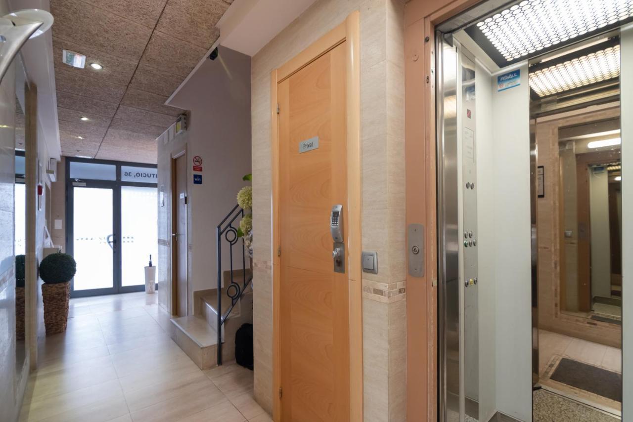 Hostal House Barcelona Exterior photo